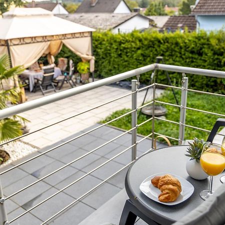 Design Apartment- 24H Self-Check-In - Bis 4 Pers - Parkplatz - Wifi - Balkon -Terrasse - In Direkter Weihernaehe - Radwege Schiffweiler Exterior photo