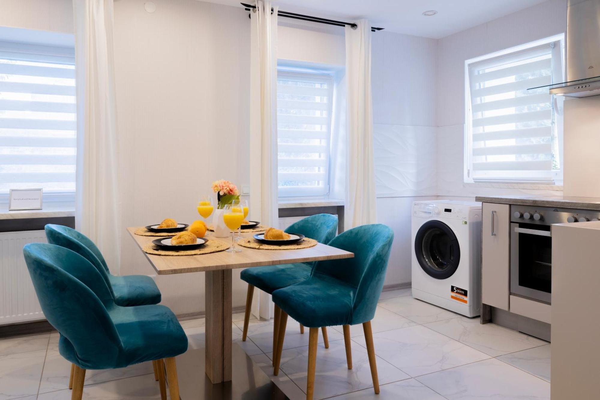 Design Apartment- 24H Self-Check-In - Bis 4 Pers - Parkplatz - Wifi - Balkon -Terrasse - In Direkter Weihernaehe - Radwege Schiffweiler Exterior photo